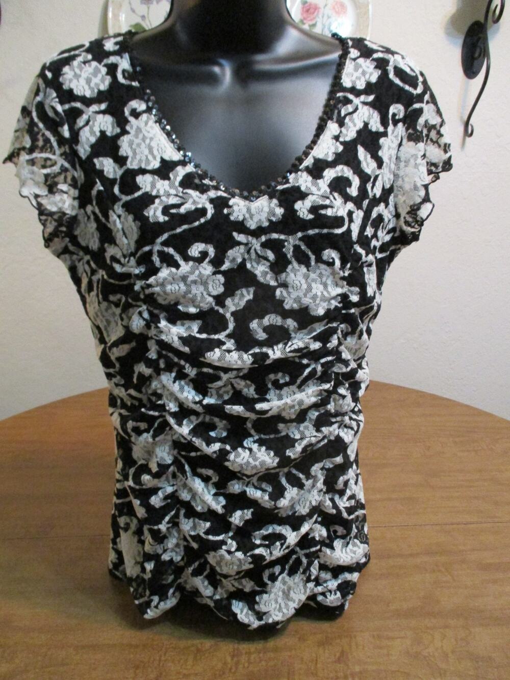 STYLE & CO BLACK WHITE SLEEVLESS V NECK PULLOVER BLOUSE M